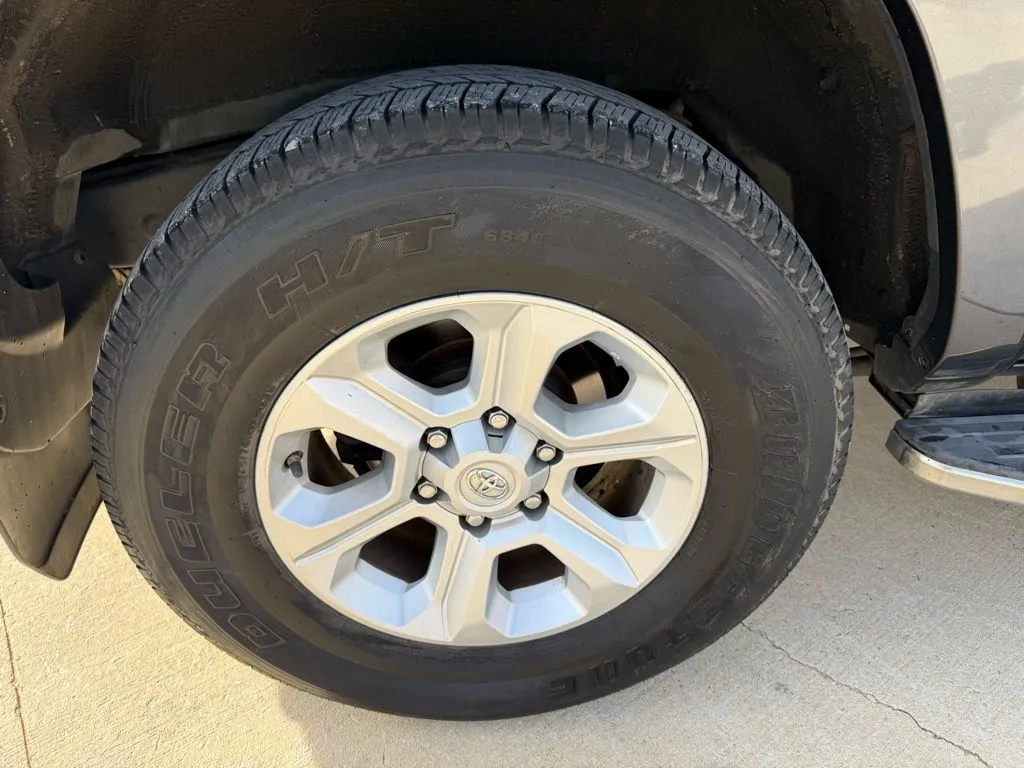 2019 Toyota 4Runner SR5 - Photo 22