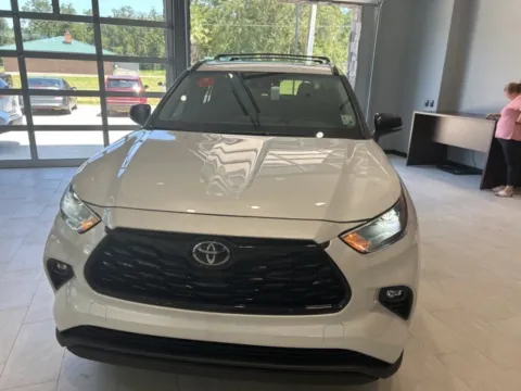 Photos of 2025 Toyota Highlander Hybrid XLE for sale in DeRidder, LA at Hixson Toyota