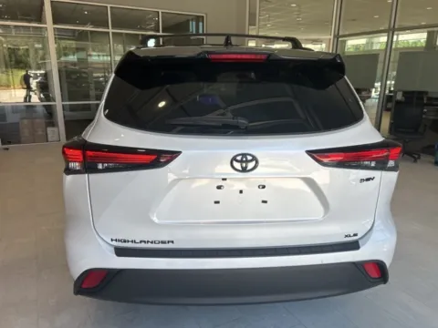 More photos of 2025 Toyota Highlander Hybrid XLE at Hixson Toyota, LA