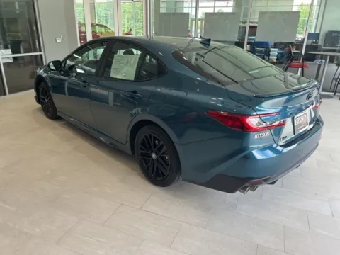 More photos of 2025 Toyota Camry SE at Hixson Toyota, LA
