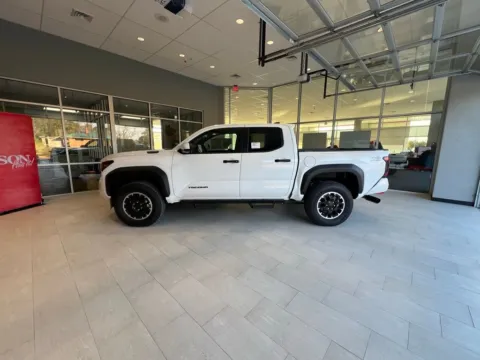 More photos of 2025 Toyota Tacoma Hybrid TRD Off Road at Hixson Toyota, LA