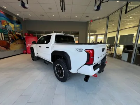 More photos of 2025 Toyota Tacoma Hybrid TRD Off Road at Hixson Toyota, LA