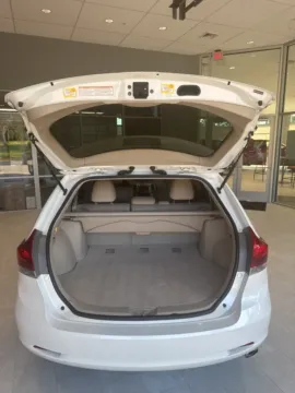 More photos of 2015 Toyota Venza LE at Hixson Toyota, LA