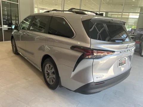 More photos of 2025 Toyota Sienna XLE at Hixson Toyota, LA