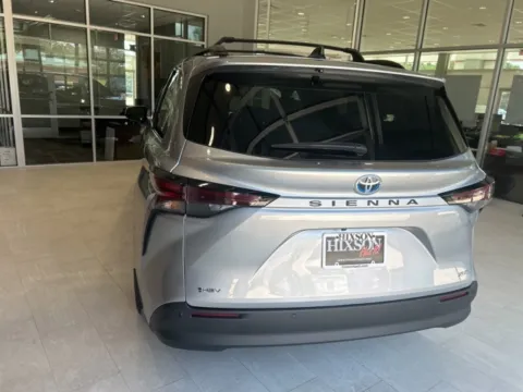 More photos of 2025 Toyota Sienna XLE at Hixson Toyota, LA