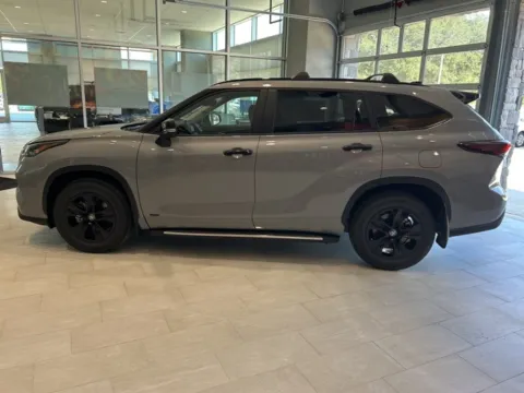 Another view of 2025 Toyota Highlander Hybrid XLE for sale in DeRidder, LA at Hixson Toyota