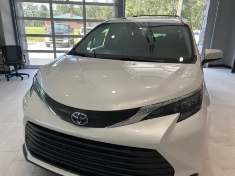 Photos of 2025 Toyota Sienna XLE for sale in DeRidder, LA at Hixson Toyota