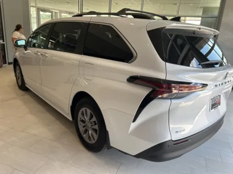 More photos of 2025 Toyota Sienna XLE at Hixson Toyota, LA