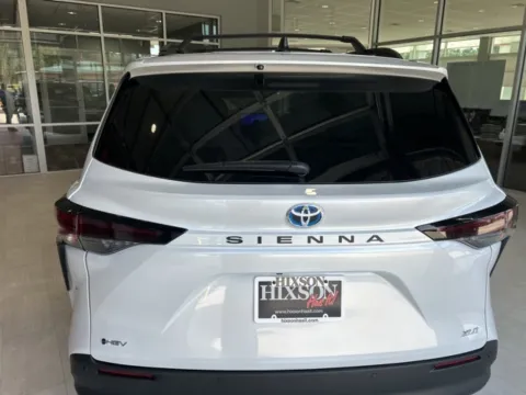 More photos of 2025 Toyota Sienna XLE at Hixson Toyota, LA