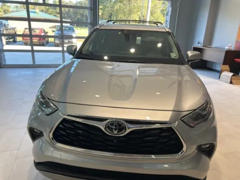 Photos of 2025 Toyota Highlander Platinum for sale in DeRidder, LA at Hixson Toyota