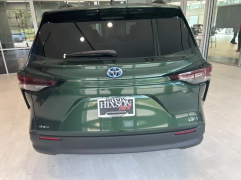 More photos of 2025 Toyota Sienna LE at Hixson Toyota, LA