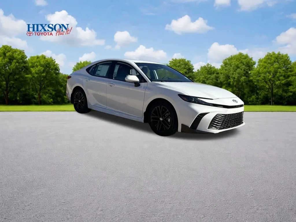 2026 Toyota Camry SE's photo