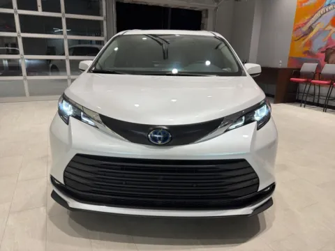 Photos of 2025 Toyota Sienna XLE for sale in DeRidder, LA at Hixson Toyota