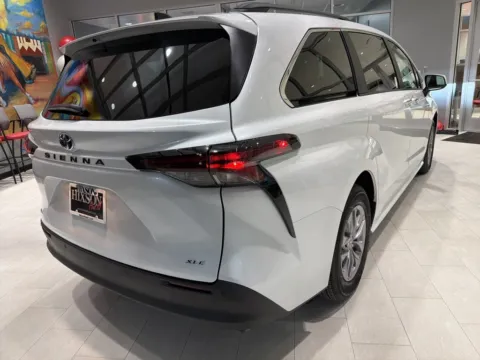 More photos of 2025 Toyota Sienna XLE at Hixson Toyota, LA