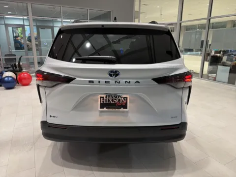 More photos of 2025 Toyota Sienna XLE at Hixson Toyota, LA