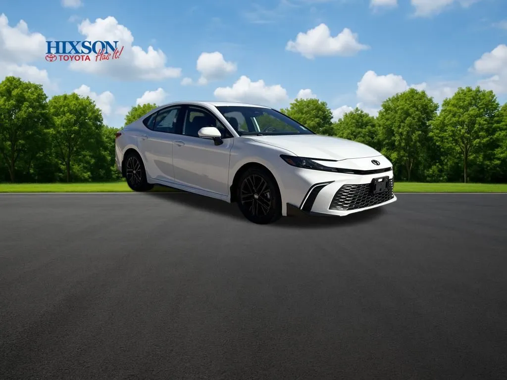 2026 Toyota Camry SE's photo