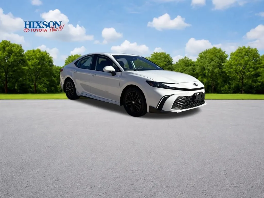 2026 Toyota Camry SE's photo