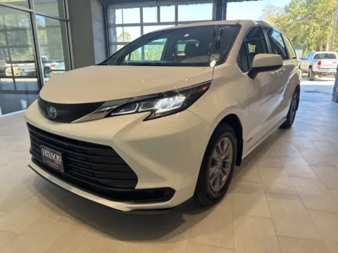 Gray 2021 Toyota Sienna LE for sale in DeRidder, LA
