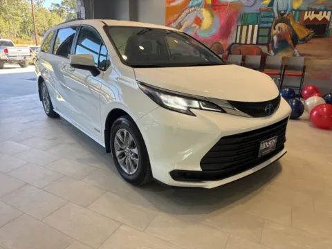 Another view of 2021 Toyota Sienna LE for sale in DeRidder, LA at Hixson Toyota