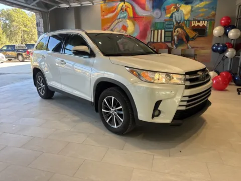 Another view of 2019 Toyota Highlander XLE for sale in DeRidder, LA at Hixson Toyota