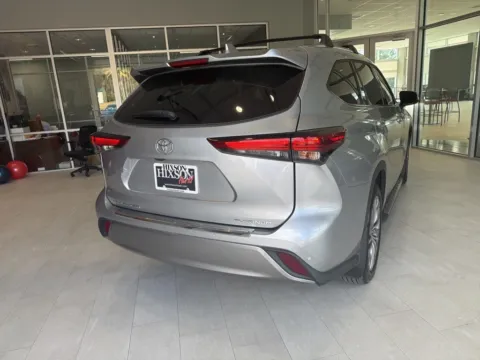 More photos of 2021 Toyota Highlander Platinum at Hixson Toyota, LA