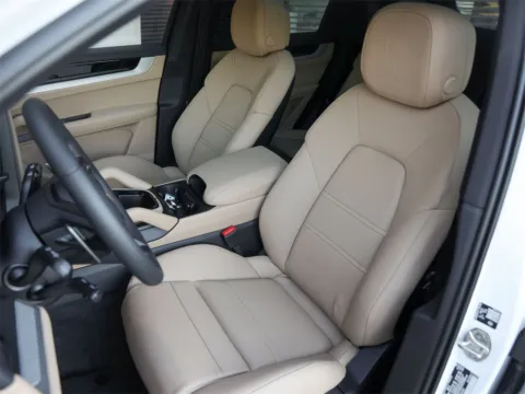 More photos of 2026 Porsche Cayenne E-Hybrid at Porsche South Austin, TX