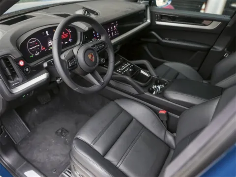 More photos of 2025 Porsche Cayenne E-Hybrid at Porsche South Austin, TX