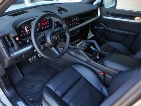 More photos of 2025 Porsche Cayenne E-Hybrid S at Porsche South Austin, TX