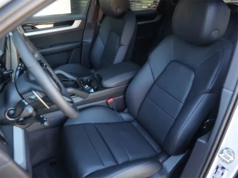 More photos of 2025 Porsche Cayenne E-Hybrid S at Porsche South Austin, TX