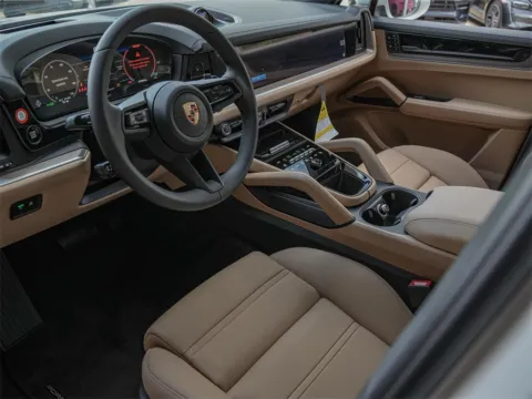 More photos of 2025 Porsche Cayenne Coupe at Porsche South Austin, TX