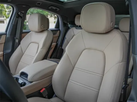 More photos of 2025 Porsche Cayenne Coupe at Porsche South Austin, TX