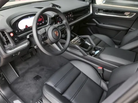 More photos of 2025 Porsche Cayenne Coupe at Porsche South Austin, TX