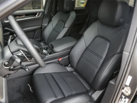 More photos of 2025 Porsche Cayenne Coupe at Porsche South Austin, TX