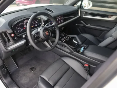More photos of 2025 Porsche Cayenne at Porsche South Austin, TX