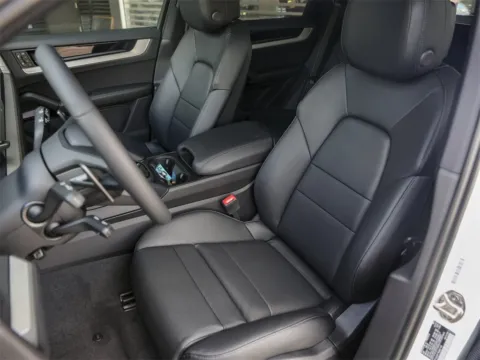 More photos of 2025 Porsche Cayenne at Porsche South Austin, TX