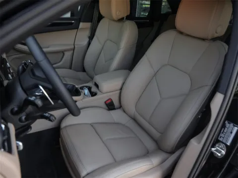 More photos of 2025 Porsche Macan at Porsche South Austin, TX