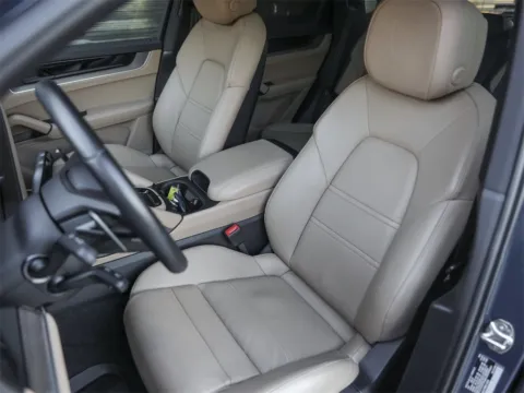 More photos of 2024 Porsche Cayenne at Porsche South Austin, TX