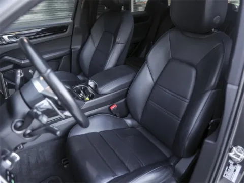 More photos of 2021 Porsche Cayenne at Porsche South Austin, TX