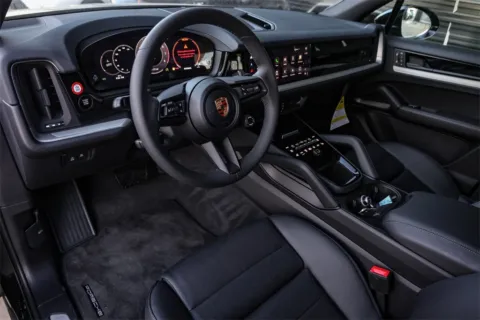 More photos of 2025 Porsche Cayenne at Porsche South Austin, TX