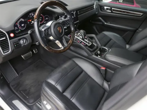 More photos of 2019 Porsche Cayenne S at Porsche South Austin, TX