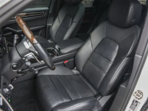 More photos of 2019 Porsche Cayenne S at Porsche South Austin, TX