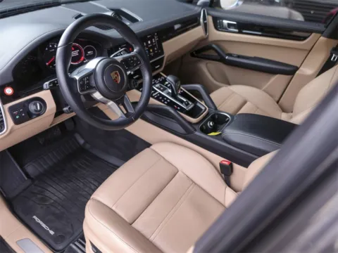 More photos of 2023 Porsche Cayenne Coupe at Porsche South Austin, TX