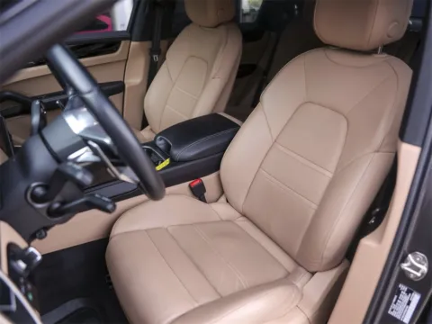 More photos of 2023 Porsche Cayenne Coupe at Porsche South Austin, TX