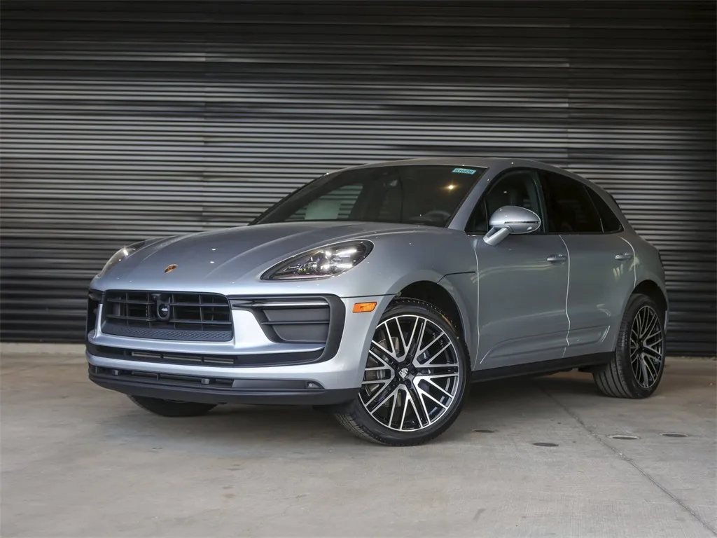 2026 Porsche Macan Base