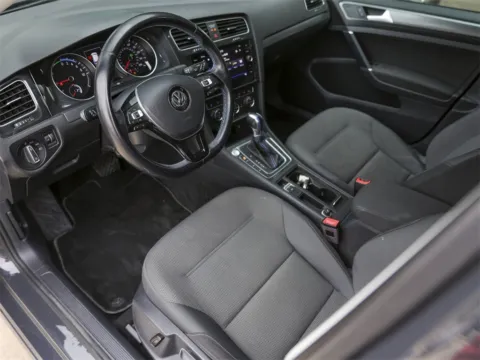 More photos of 2019 Volkswagen e-Golf SE at Porsche South Austin, TX