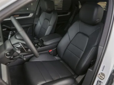 More photos of 2025 Porsche Cayenne at Porsche South Austin, TX