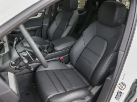 More photos of 2025 Porsche Cayenne Coupe at Porsche South Austin, TX