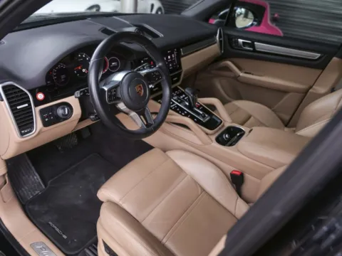 More photos of 2023 Porsche Cayenne Platinum Edition at Porsche South Austin, TX