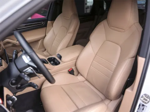 More photos of 2020 Porsche Cayenne at Porsche South Austin, TX