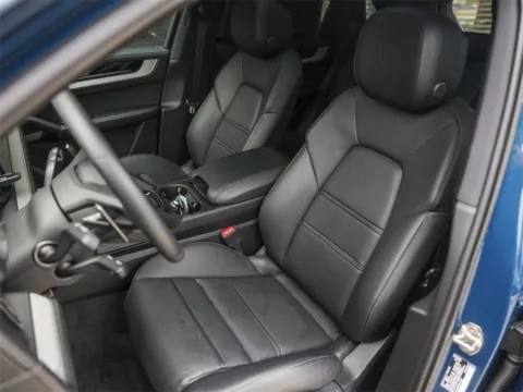 More photos of 2025 Porsche Cayenne E-Hybrid at Porsche South Austin, TX